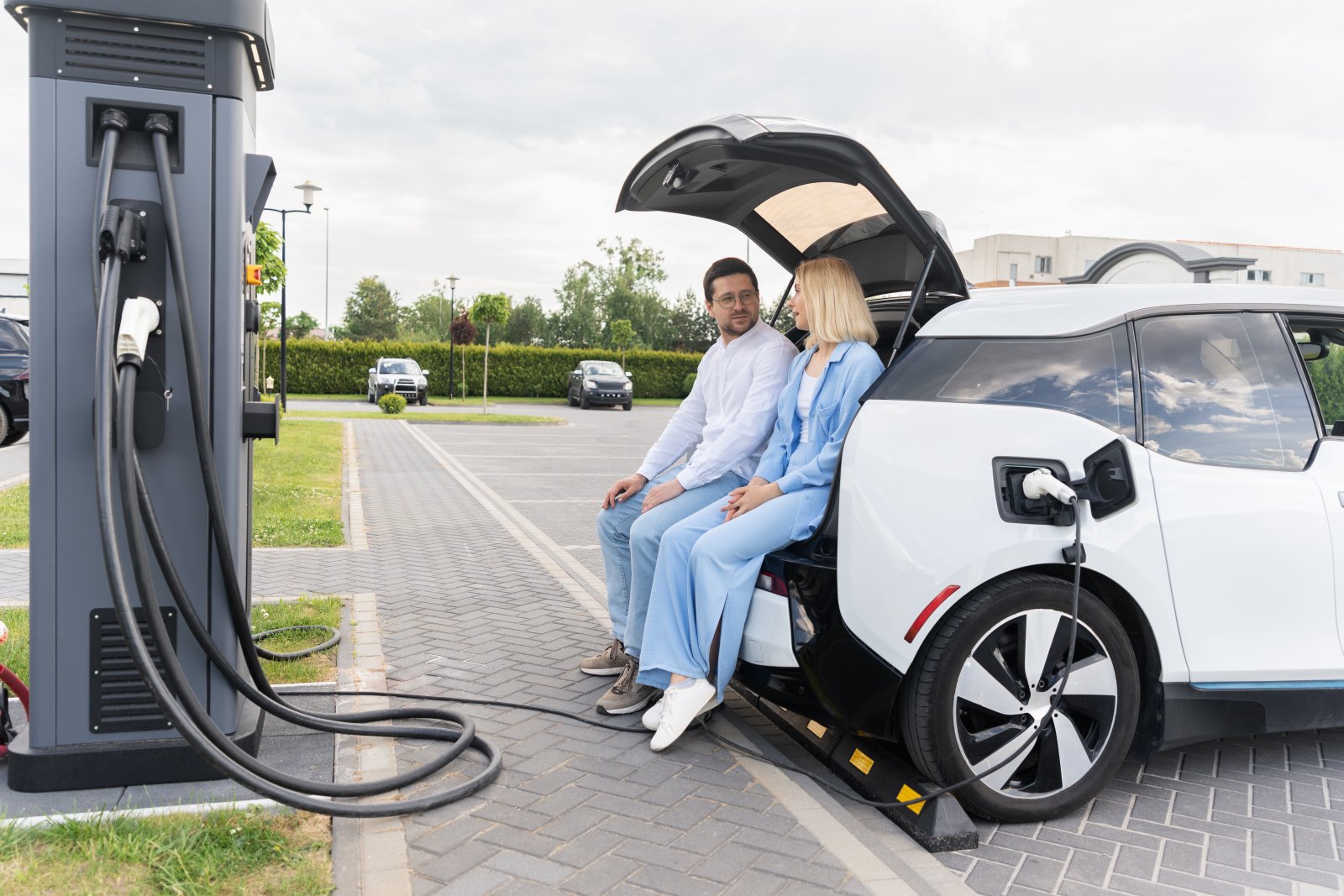 para ładująca samochód elektryczny